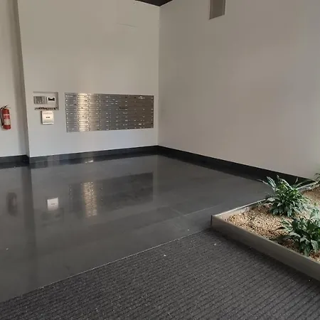 Brand New Modern Stylish + Parking & Balcony Apartmán